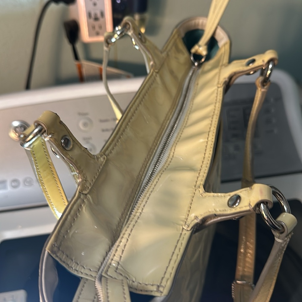 Coach large tote patent yellow - Picture 12 of 17